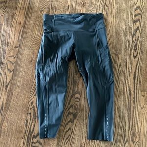 Lululemon, crop legging, grey, pocket on sides size 8